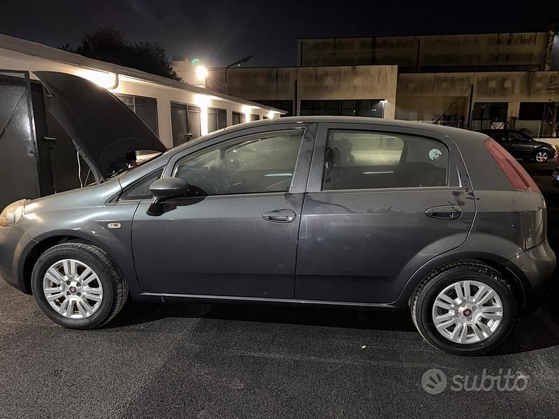 Usata Fiat Grande Punto 2017 Grigio Utilitaria