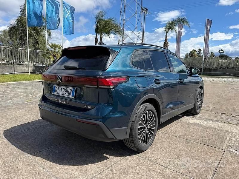Gebraucht VW Tiguan Elegance 150 PS (110 kW) 2024 Blau SUV