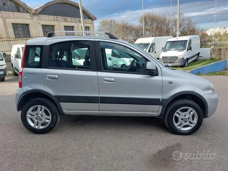 Usata Fiat Panda 4x4 Climbing 75 CV (55 kW) 2011 Grigio Utilitaria