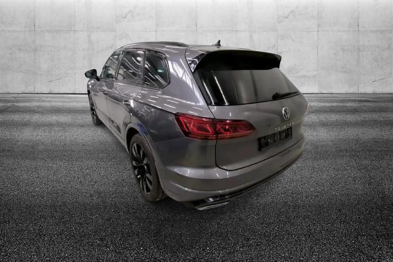 Usata VW Touareg R-line 286 CV (210 kW) 2023 Grigio metallizzato SUV