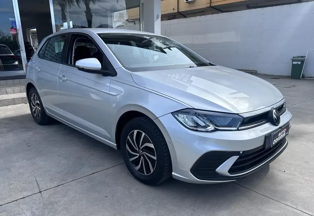 Usata VW Polo Style 95 CV (69 kW) 2023 Argento Utilitaria