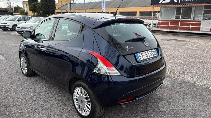 Usata Lancia Ypsilon Silver 69 CV (50 kW) 2016 Blu Utilitaria