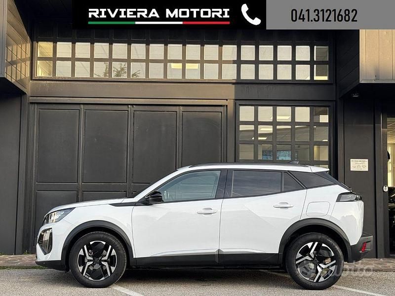 Usata Peugeot 2008 Allure 101 CV (74 kW) 2025 Bianco SUV