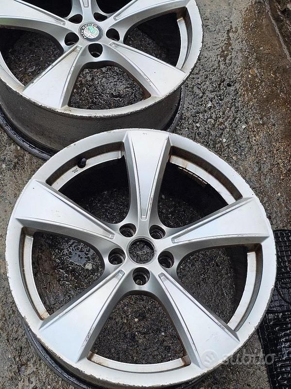 Usata 2006 Alfa Romeo 147 Due volumi | 470 € - Immagine 1/4