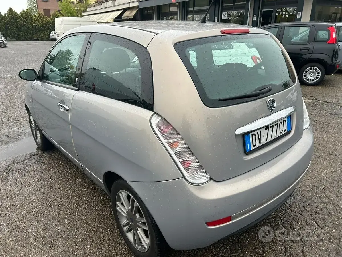 Usata Lancia Ypsilon 60 CV (44 kW) 2009 Grigio Utilitaria