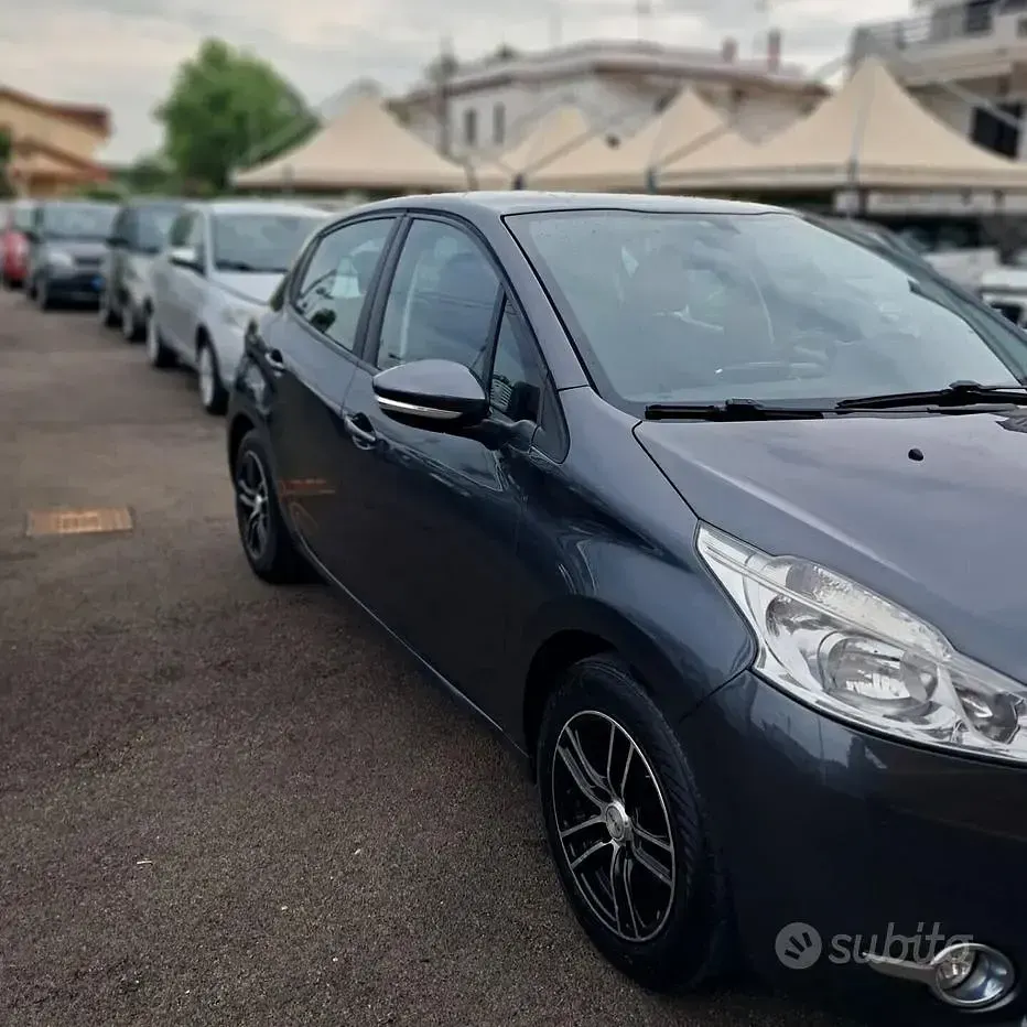 Usata Peugeot 208 Active 68 CV (50 kW) 2013 Grigio Utilitaria