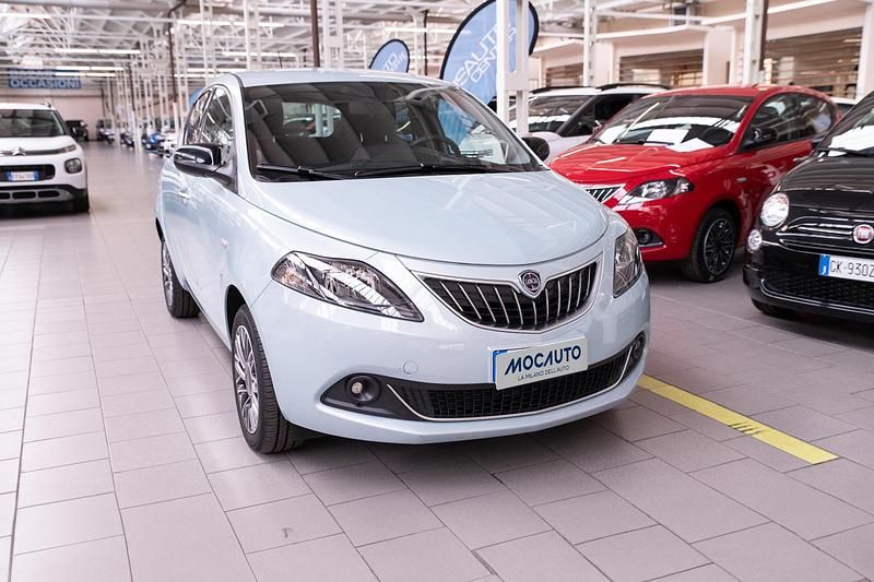 Usata Lancia Ypsilon Silver 70 CV (51 kW) 2023 Rosso Utilitaria