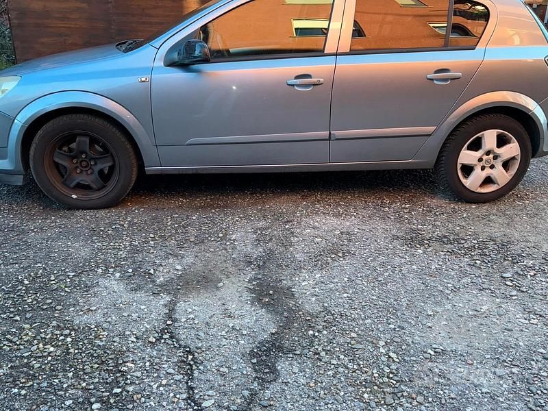 Occasion Opel Astra 110 ch (80 kW) 2008 Gris Berline