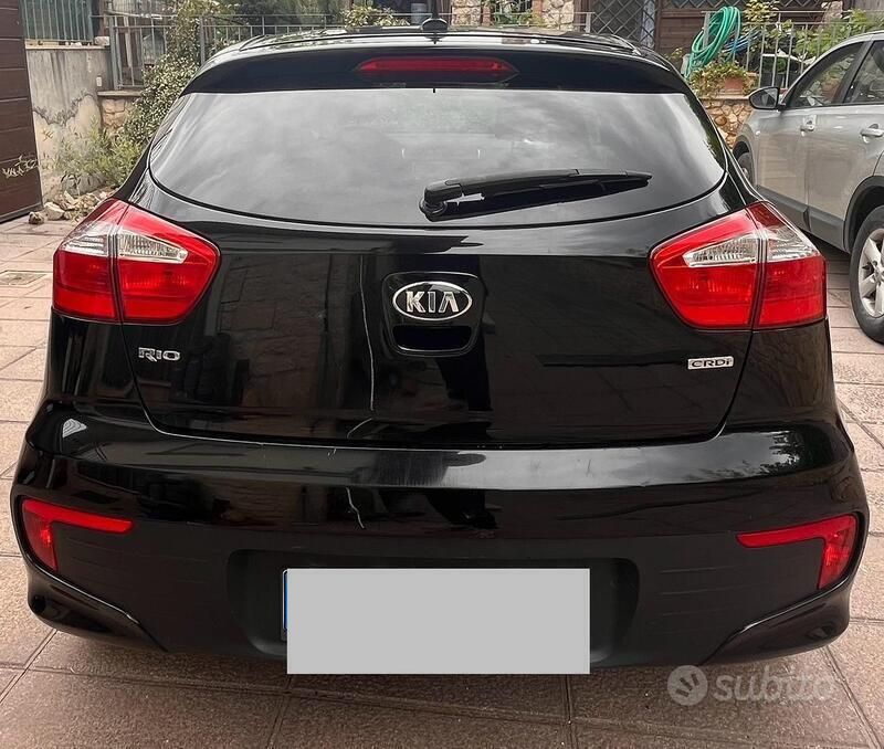 Usata Kia Rio 90 CV (66 kW) 2015 Nero Utilitaria