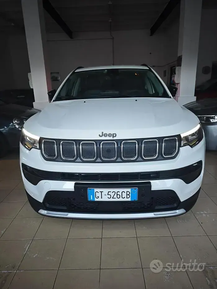 Begagnad Jeep Compass 131 HK (96 kW) 2024 Vit SUV