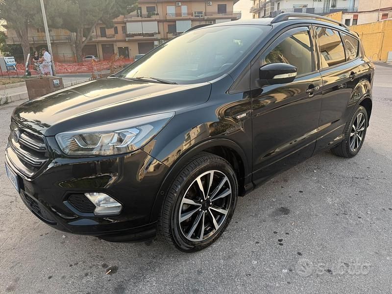 Usata Ford Kuga ST-Line 120 CV (88 kW) 2019 Nero SUV