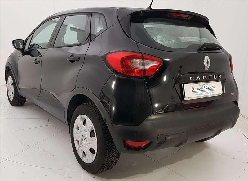 Usado Renault Captur Life 90 CV (66 kW) 2016 Negro SUV