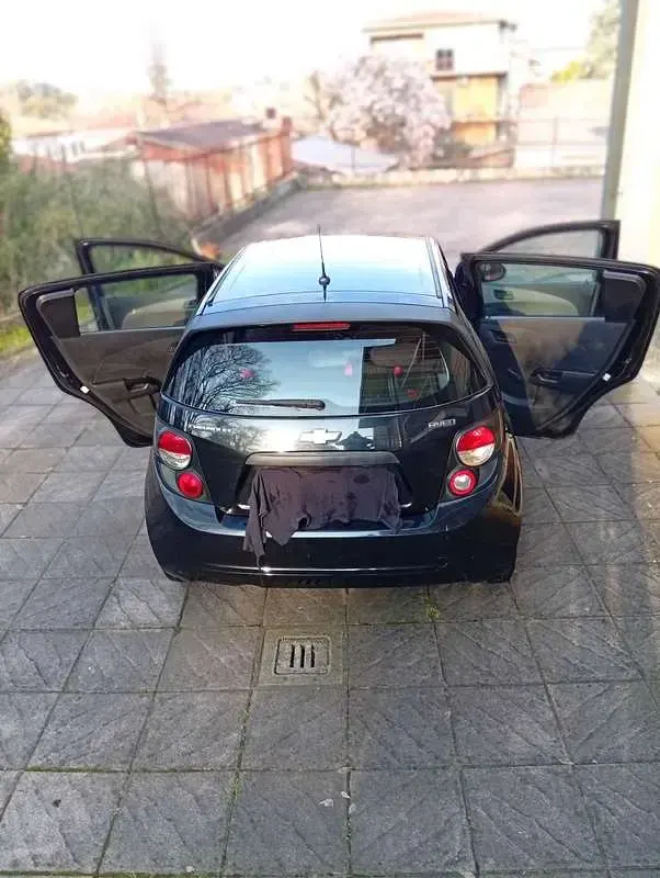 Usata Chevrolet Aveo LS 86 CV (63 kW) 2013 Nero Berlina