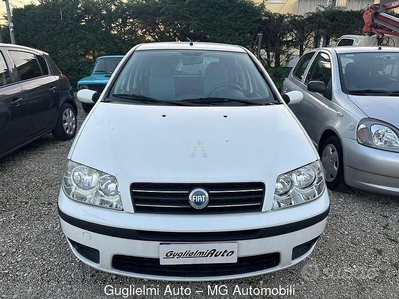 Usata Fiat Punto Dynamic 69 CV (50 kW) 2006 Bianco Utilitaria