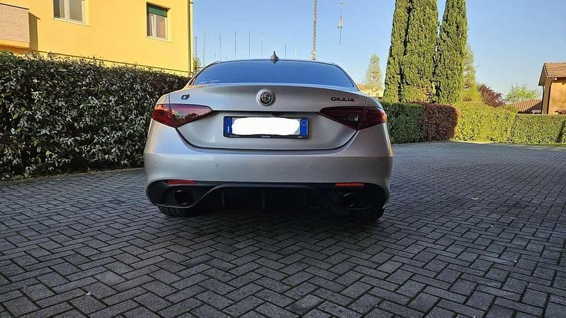 Usata Alfa Romeo Giulia Veloce 211 CV (155 kW) 2020 Argento Berlina