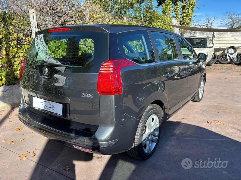 Usata Peugeot 5008 Allure 120 CV (88 kW) 2016 Grigio Monovolume