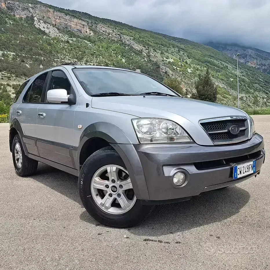 Second-hand Kia Sorento 140 CP (102 kW) 2005 Gri SUV