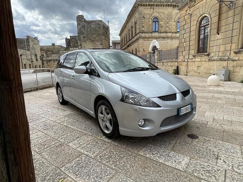 Usata Mitsubishi Grandis Intense 135 CV (99 kW) 2008 Grigio Monovolume