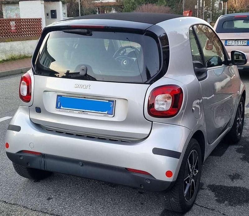 Usata Smart ForTwo Coupé Passion 41 kW (56 CV) 2023 Argento Utilitaria