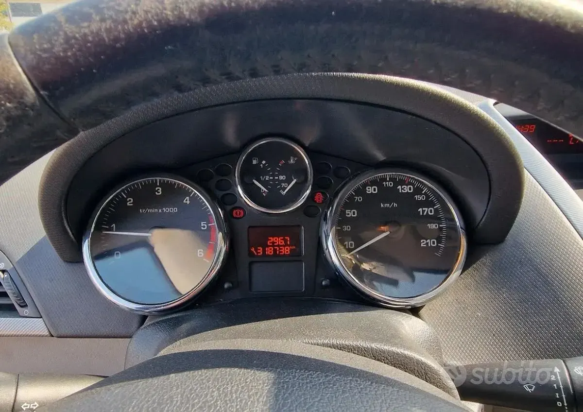 Usata Peugeot 207 70 CV (51 kW) 2007 Nero Utilitaria