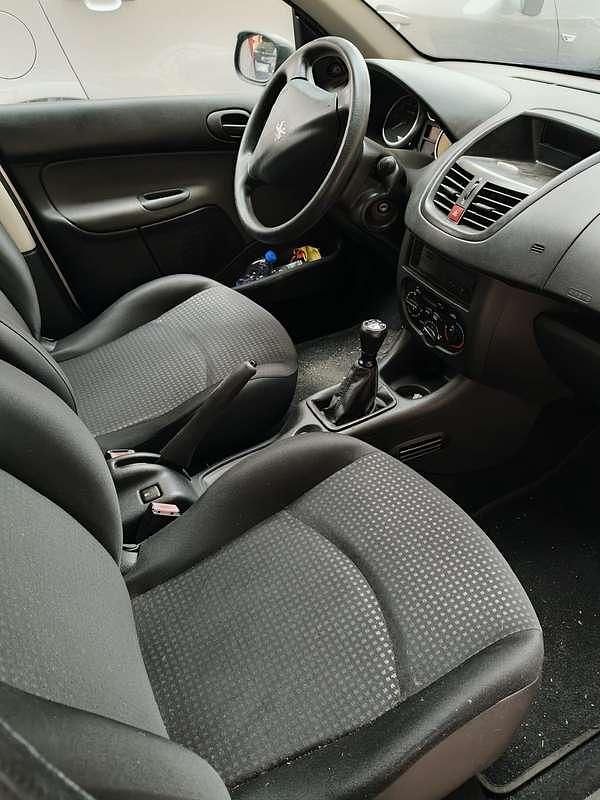 Usata Peugeot 206 60 CV (44 kW) 2011 Argento Berlina