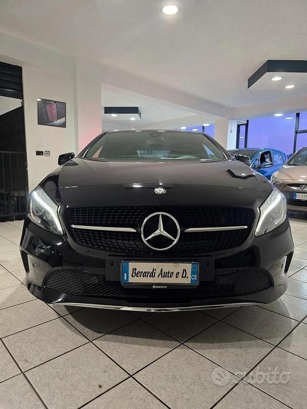 Usata Mercedes A180 109 CV (80 kW) 2016 Nero Berlina