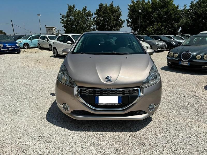 Usata Peugeot 208 82 CV (60 kW) 2013 Marrone Utilitaria