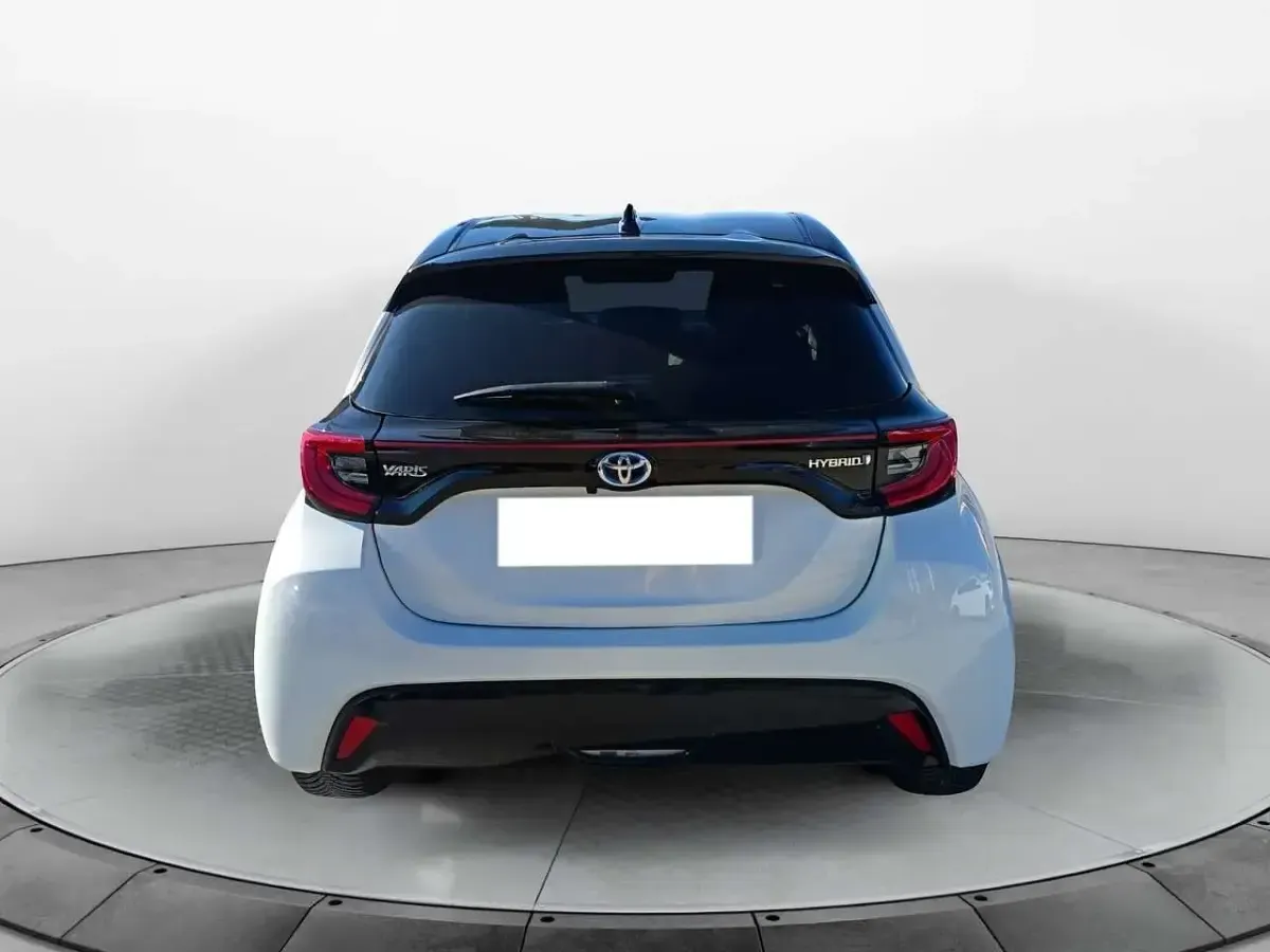 Usata Toyota Yaris Hybrid Style 92 CV (67 kW) 2021 Bianco Utilitaria