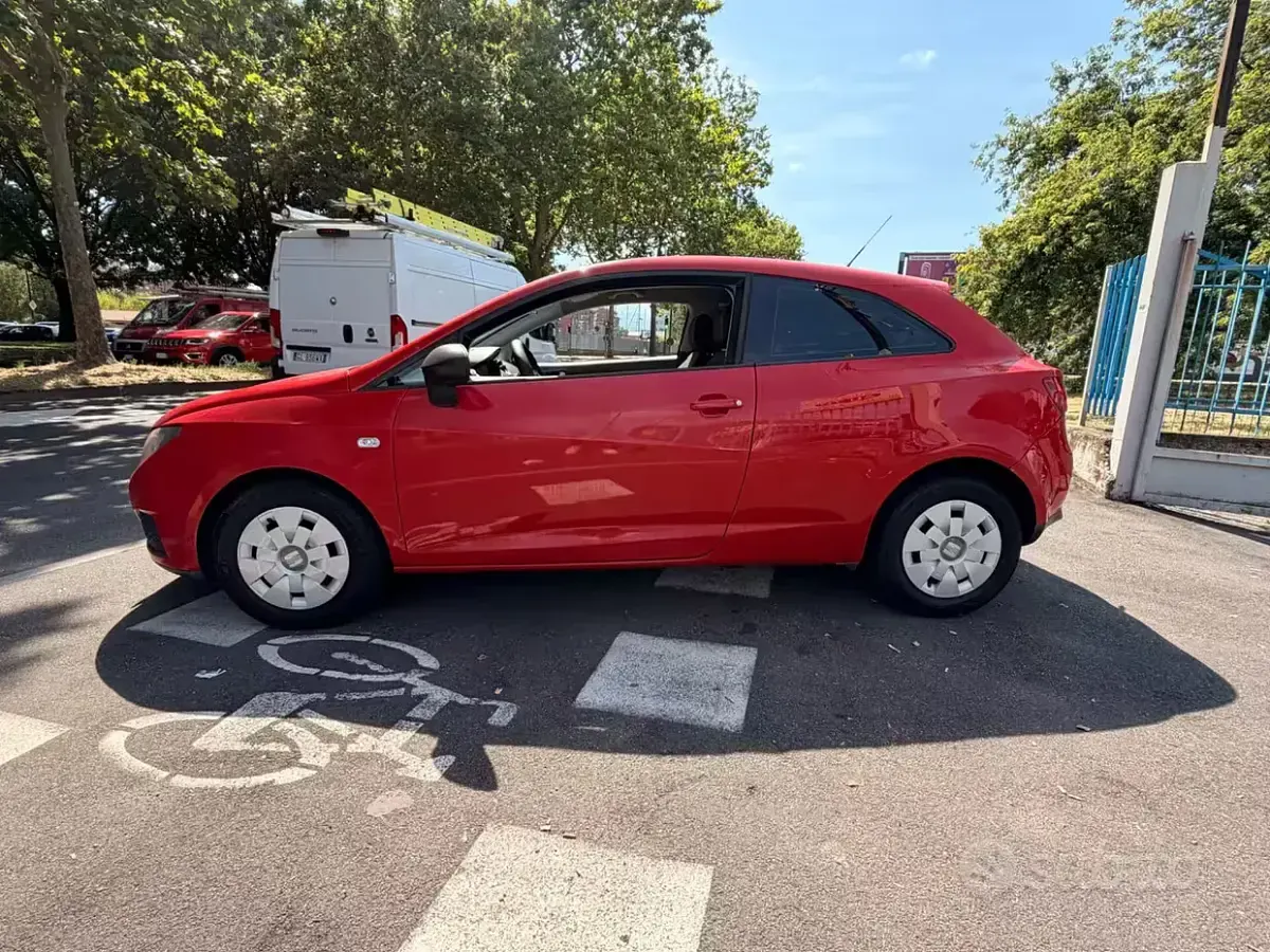 Usata Seat Ibiza 60 CV (44 kW) 2011 Rosso Coupé