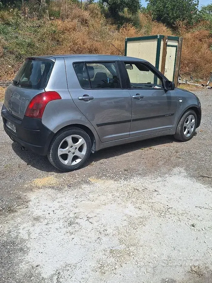 Usata Suzuki Swift 69 CV (50 kW) 2006 Grigio Utilitaria