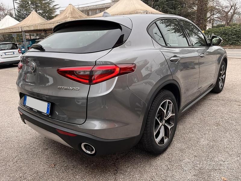 Usata Alfa Romeo Stelvio Executive 190 CV (139 kW) 2020 Grigio SUV