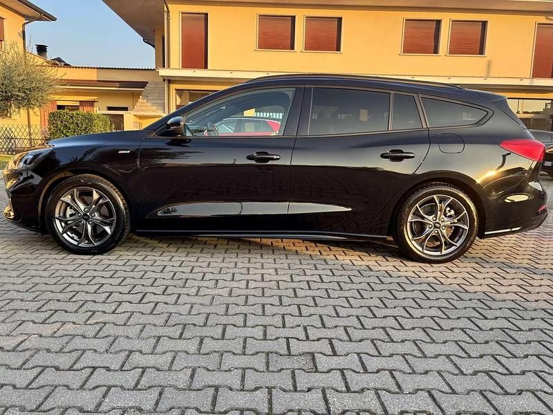 Usata Ford Focus ST-Line 125 CV (91 kW) 2021 Nero Station wagon