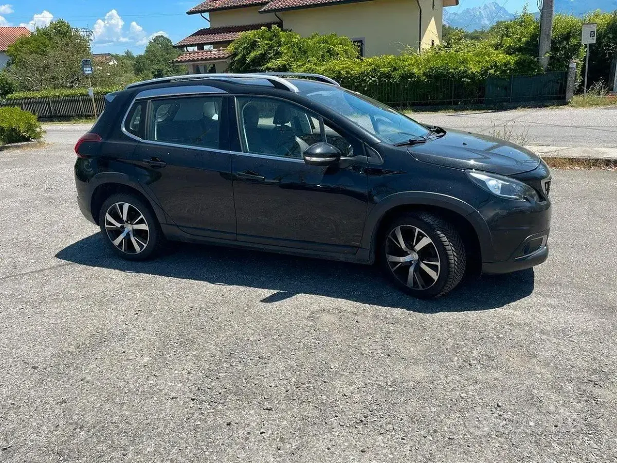 Usata Peugeot 2008 GT-line 110 CV (80 kW) 2017 Nero SUV