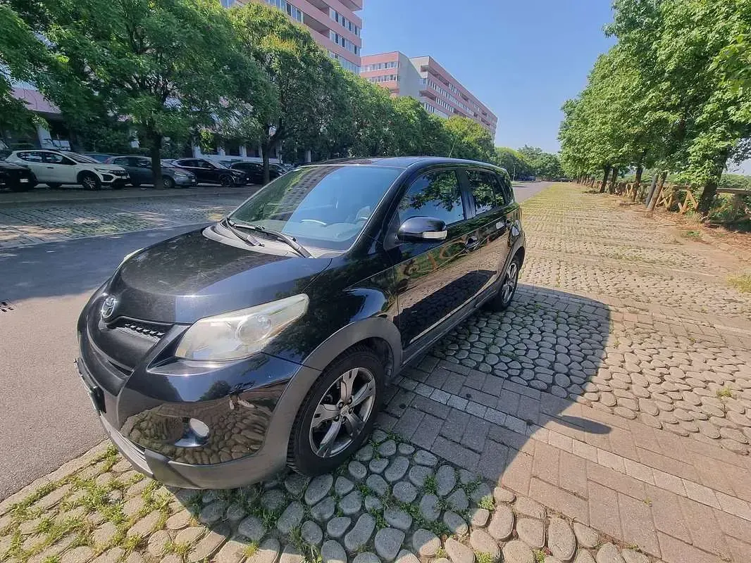 Usata Toyota Urban Cruiser Luxury 90 CV (66 kW) 2009 Nero Utilitaria