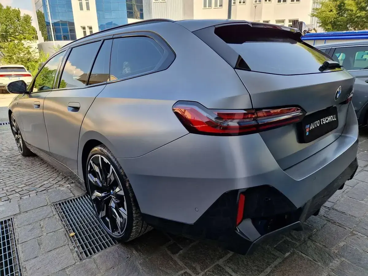 Usata BMW 540 M Sport 303 CV (222 kW) 2025 Frozen pure grey metallic Station wagon