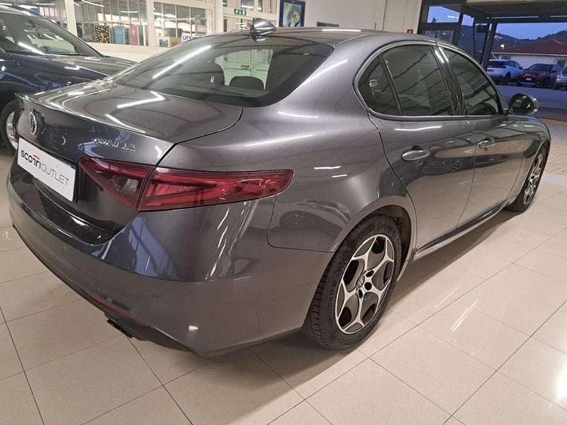 Usata Alfa Romeo Giulia Business 190 CV (139 kW) 2022 Grigio platino Berlina