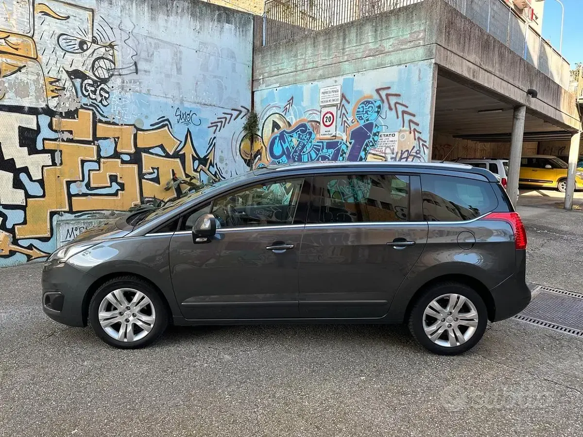Usata Peugeot 5008 Allure 115 CV (84 kW) 2014 Grigio Monovolume