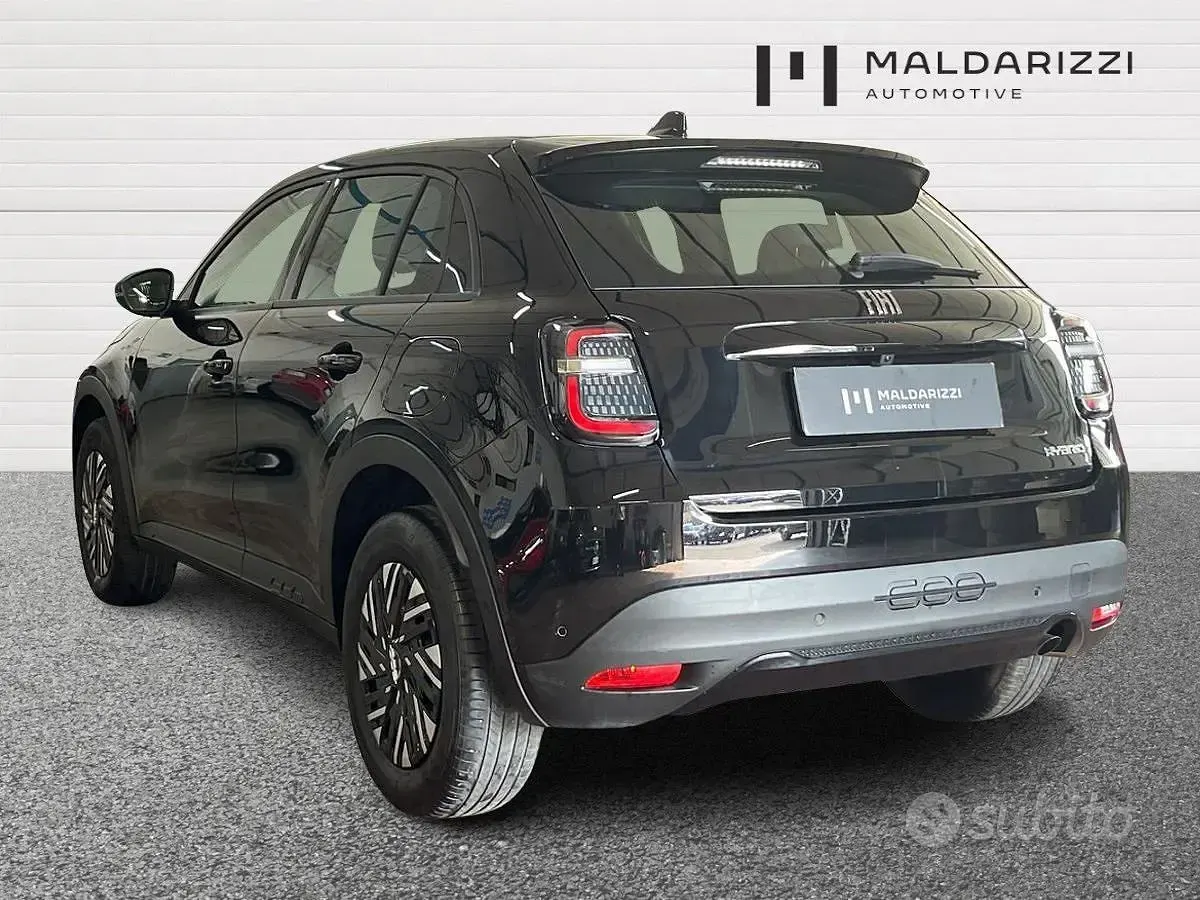 Usata Fiat 600 110 CV (80 kW) 2025 Nero SUV