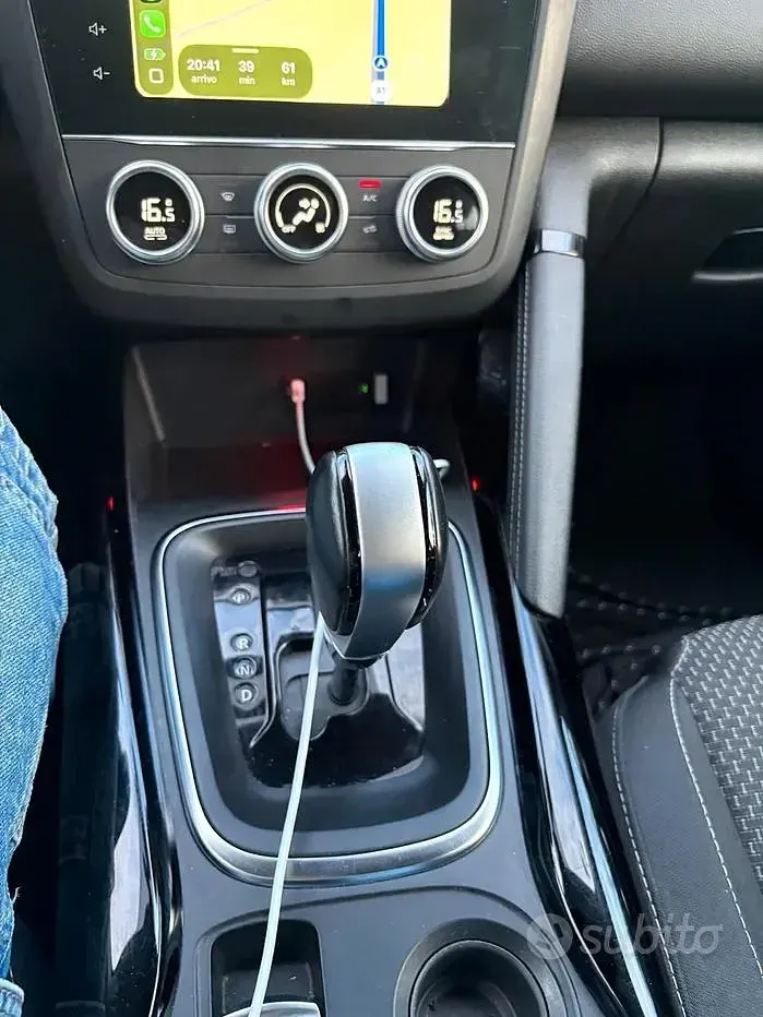 Usata Renault Kadjar 116 CV (85 kW) 2021 Bluazzurro SUV
