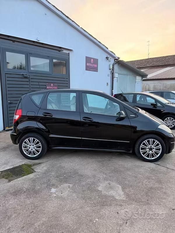 Usata Mercedes A180 Avantgarde 109 CV (80 kW) 2008 Nero Berlina