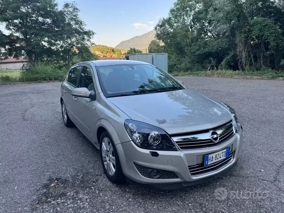 Usata Opel Astra Enjoy 120 CV (88 kW) 2007 Grigio Berlina