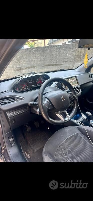 Usata Peugeot 208 68 CV (50 kW) 2013 Marrone Utilitaria