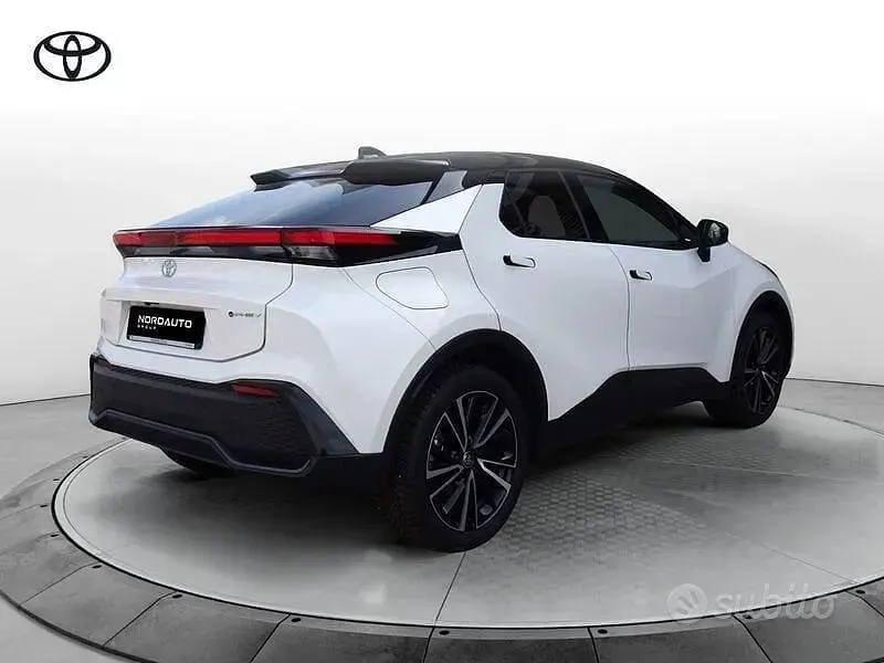Usata Toyota C-HR Lounge 2024 Bianco SUV