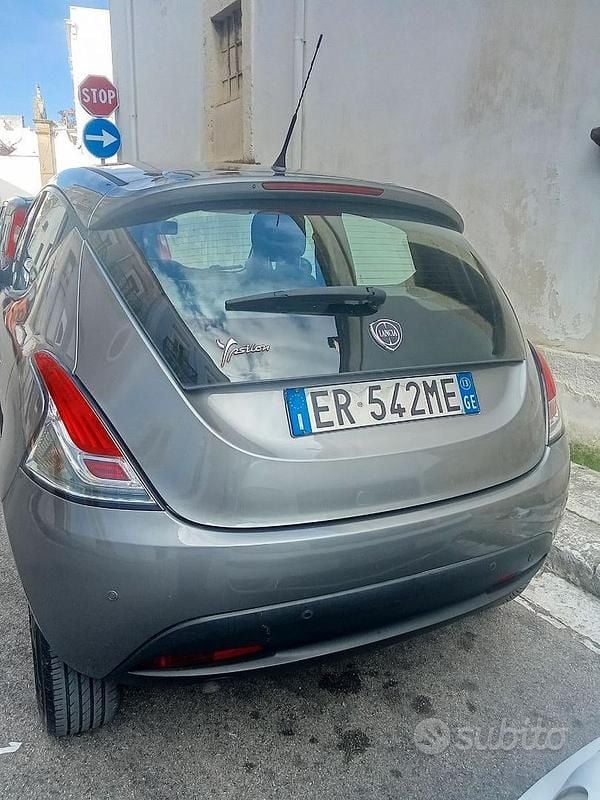 Usata Lancia Ypsilon 86 CV (63 kW) 2013 Grigio Utilitaria