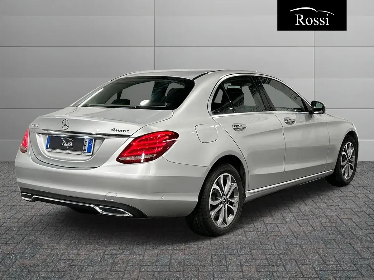Usata Mercedes C220 Sport 170 CV (125 kW) 2018 Grigio chiaro metallizzato Berlina