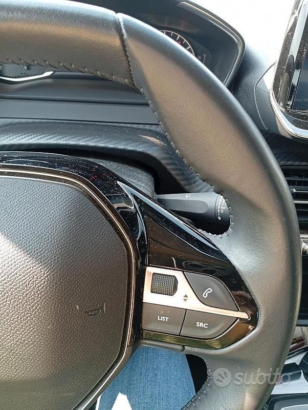 Usata Peugeot 208 101 CV (74 kW) 2024 Grigio Utilitaria