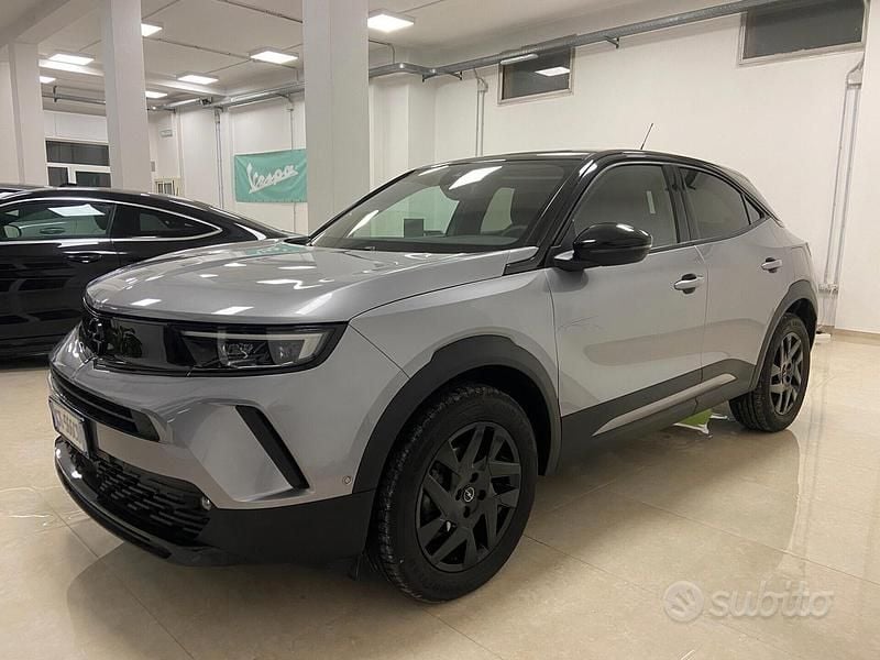 Grigio Usata 2024 Opel Mokka Ultimate SUV | 19.500 € (Buon prezzo) - Immagine 1/4