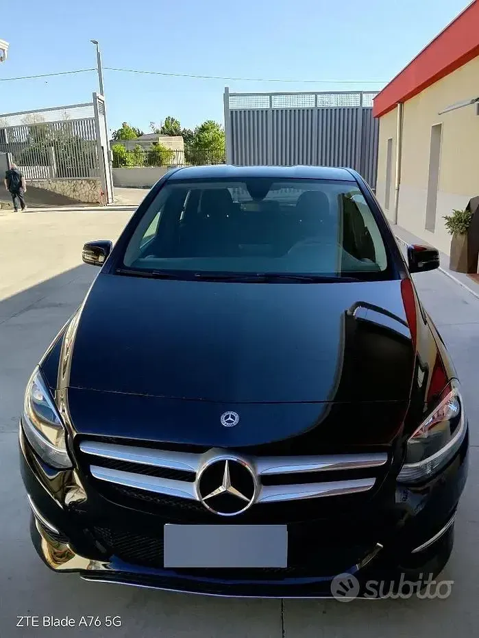 Usata Mercedes B200 136 CV (100 kW) 2019 Nero Utilitaria