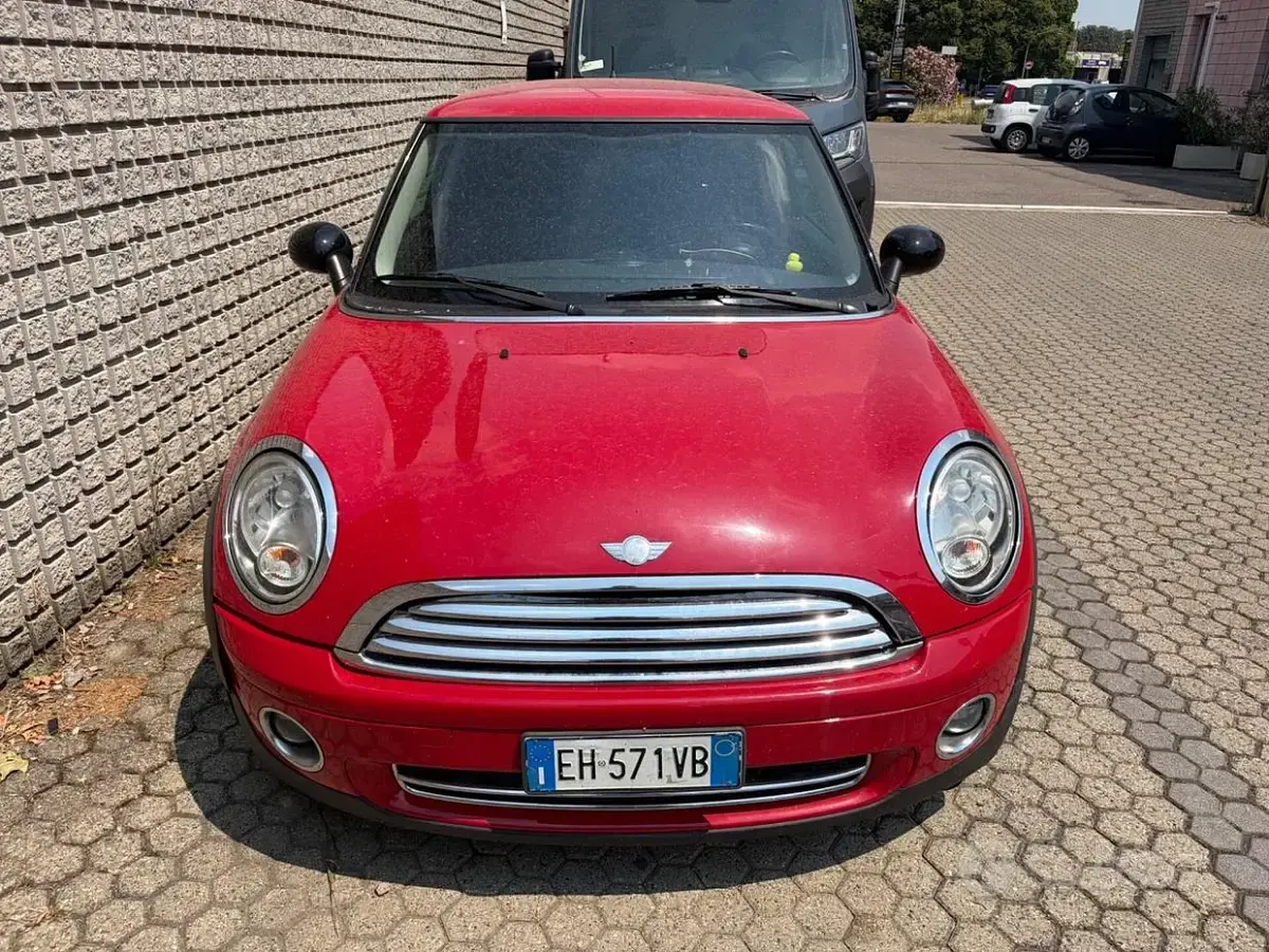 Usata Mini ONE 75 CV (55 kW) 2011 Rosso Utilitaria