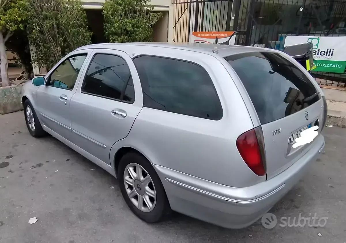 Usata Lancia Lybra 150 CV (110 kW) 2003 Grigio Station wagon